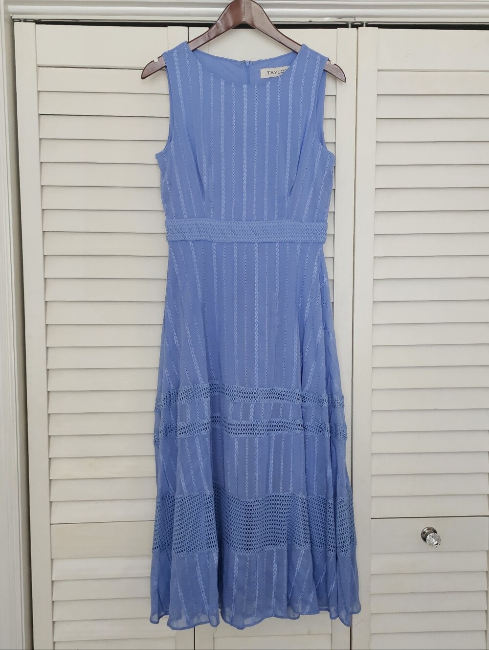 Taylor Blue Midi Dress Size 8 Embroidered Flowy Crochet Detail Sleeveless